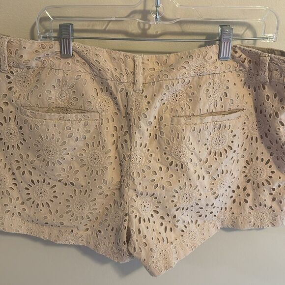 LOFT Tan eyelet shorts size 14 - Picture 3 of 5